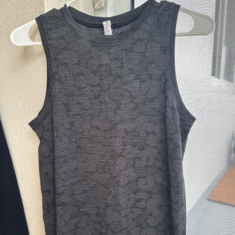 Lululemon Run Swiftly Tank Top, Relaxed Fit Size 4